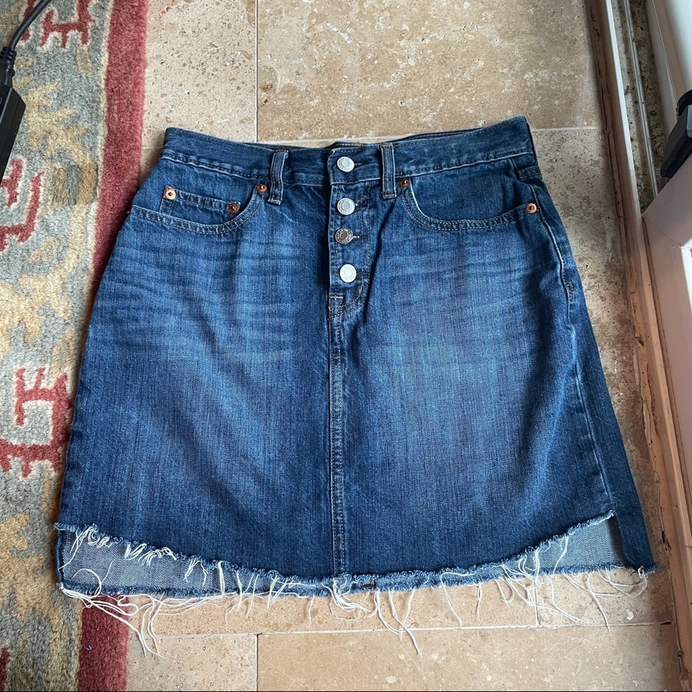 Frayed denim skirt